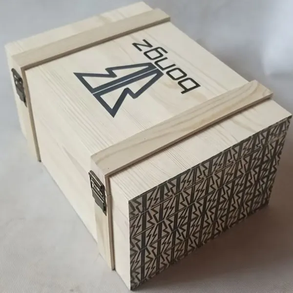 hinge lid wooden box is equipped with a front buckle and logo
